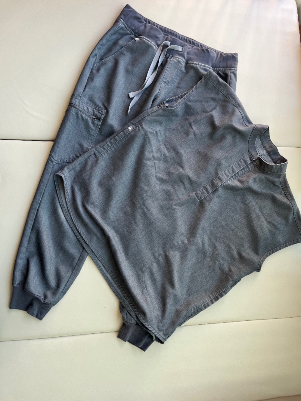 FIGS scrubs